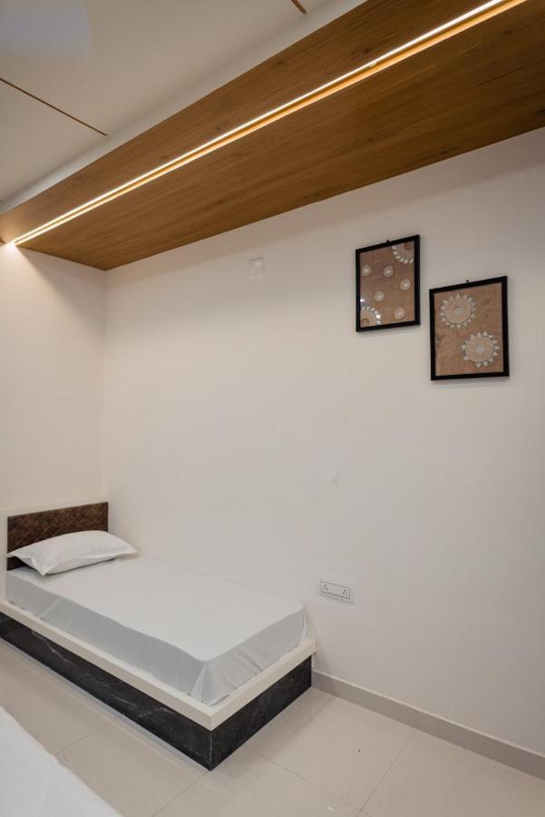 Hotel Ayodhya Virpur 외부 사진