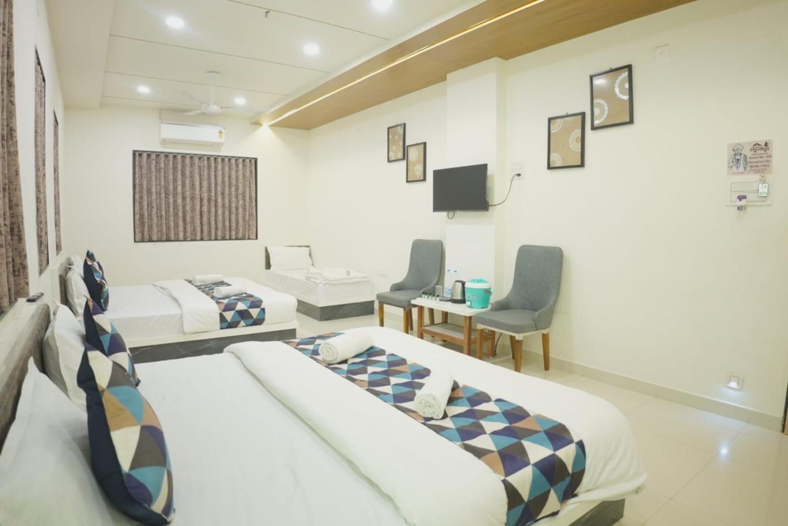 Hotel Ayodhya Virpur 외부 사진