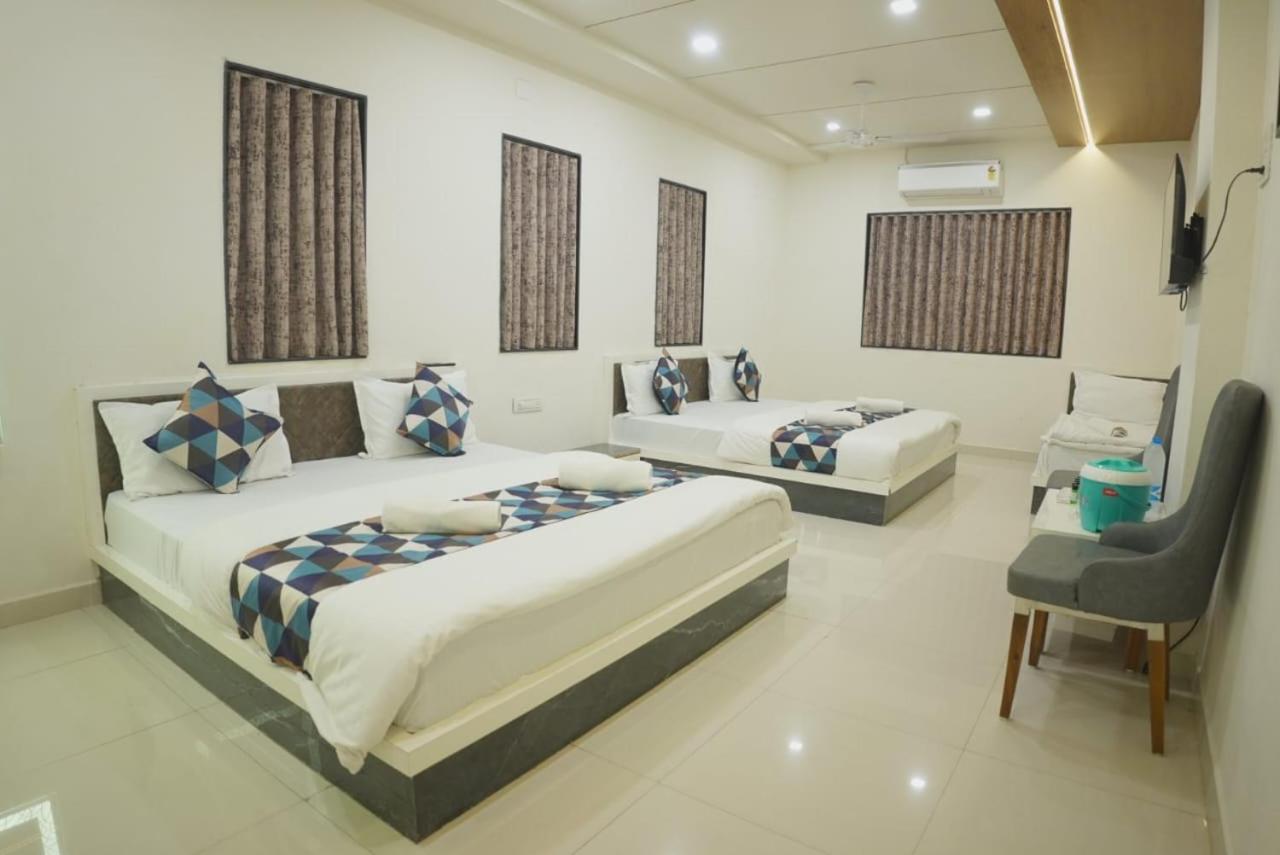 Hotel Ayodhya Virpur 외부 사진