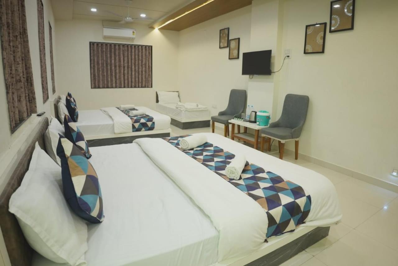 Hotel Ayodhya Virpur 외부 사진