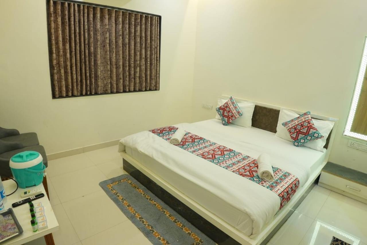 Hotel Ayodhya Virpur 외부 사진