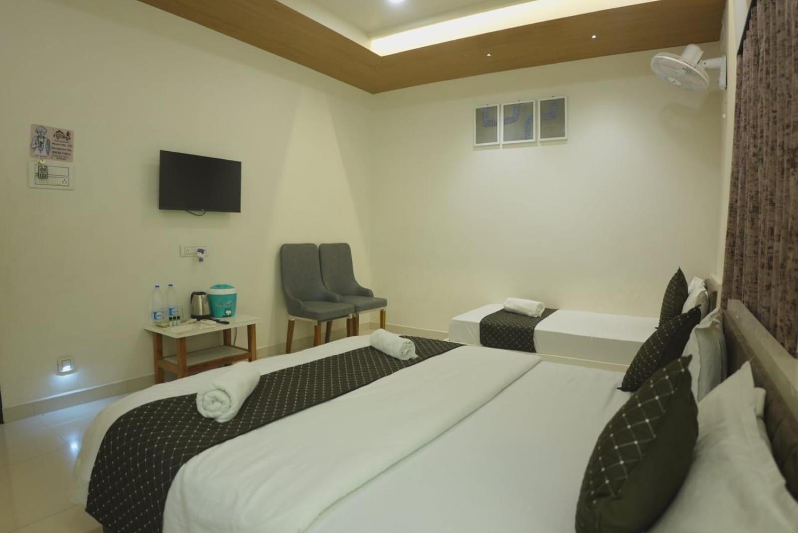 Hotel Ayodhya Virpur 외부 사진